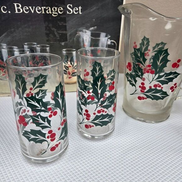 Vintage 7 Pc Beverage Set Holly Berry Design Pitcher Glasses - Picture 4 of 4